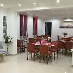 Hotel Des Arcades 3*