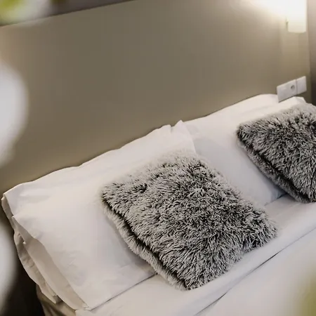 Отель Des Arcades Реймс