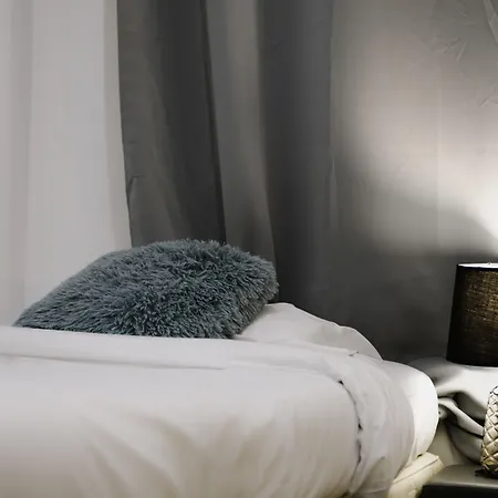 Отель Des Arcades Реймс