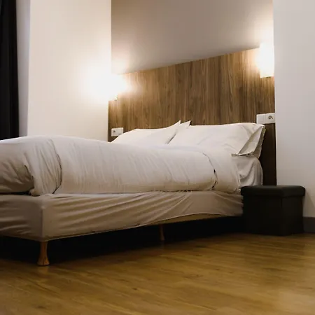 Отель Des Arcades Реймс