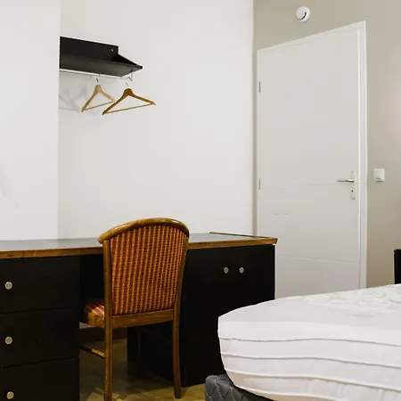 Hotel Des Arcades 3*