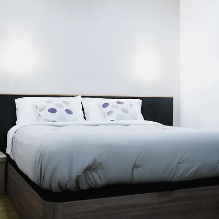 Отель Des Arcades Реймс