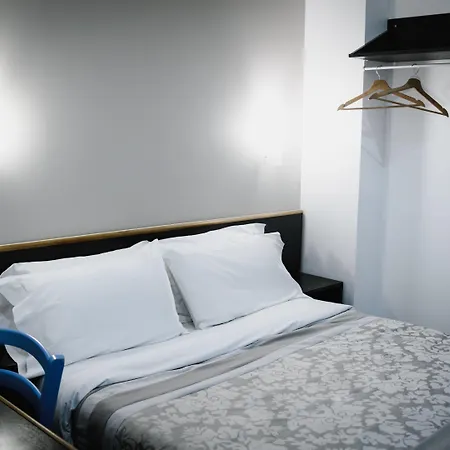 Hotel Des Arcades 3*