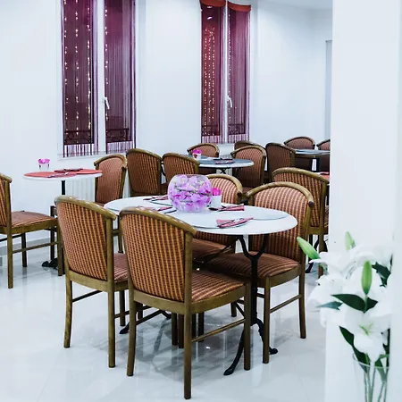 Szálloda Des Arcades 3*