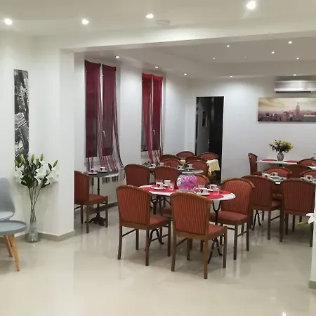 Отель Des Arcades 3*