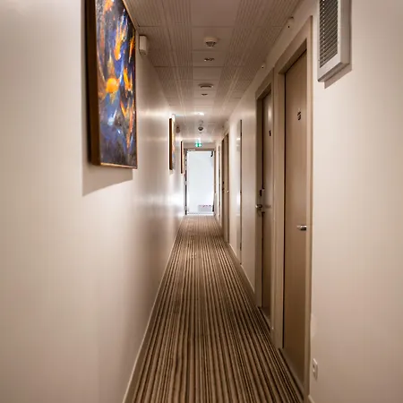 Des Arcades 3* Реймс