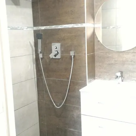 Отель Des Arcades Реймс