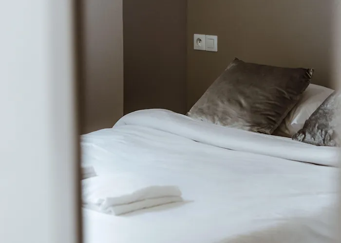 Hotell Des Arcades Reims