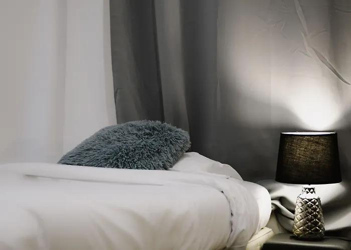 Hotell Des Arcades Reims