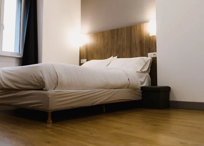 Hotell Des Arcades Reims