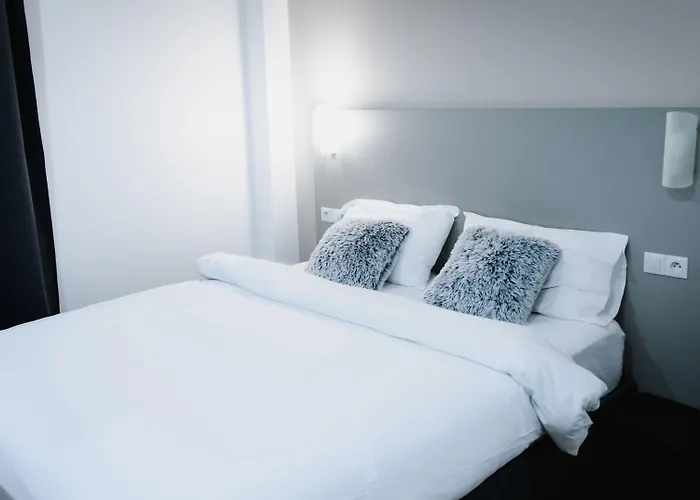 Hotell Des Arcades Reims