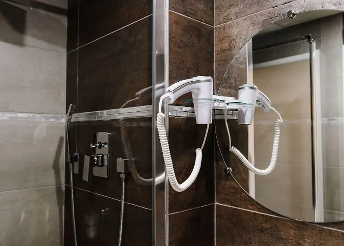 Des Arcades Hotell Reims